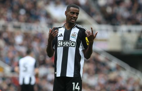 I was Alan Shearer’s strike partner but Alexander Isak can break his Newcastle scoring record – no defender can stop him