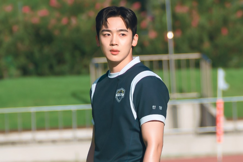 Kim Yo Han Takes Charge As Rugby Team Captain In New Drama “Try A Miracle In Us”