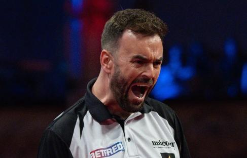 Ross Smith hits TWO nine-darters and delivers THREE straight whitewashes to win Players Championship 16 darts
