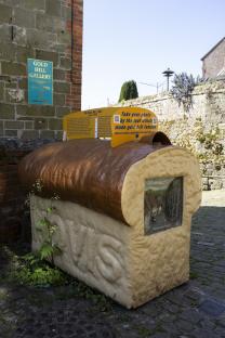 Giant loaf sculpture on Gold Hill, Shaftesbury.
