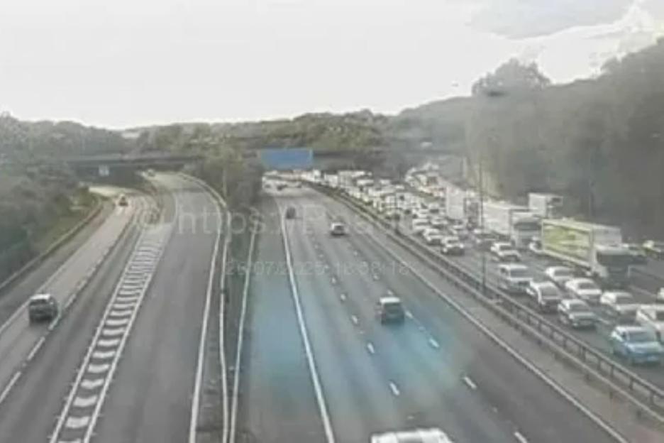 M25 and M26 closed in both directions over ‘police-led incident’ as drivers face long delays