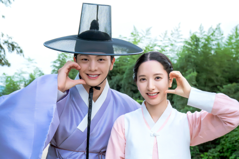 “The Haunted Palace” Stars Yook Sungjae And Kim Ji Yeon Charm Fans With Adorable Behind-The-Scenes Photos