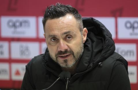 Roberto De Zerbi at a press conference.