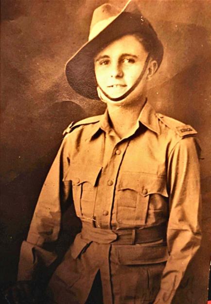 Photo of Sid Machin in his King's (Liverpool) Regiment uniform.