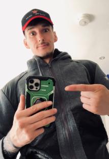 Man holding undamaged iPhone after it fell from 10,000 feet.
