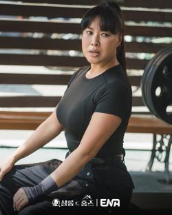Jung Young Joo Brings Strength And Swagger As Former Ace Detective In “Salon de Holmes”; 3