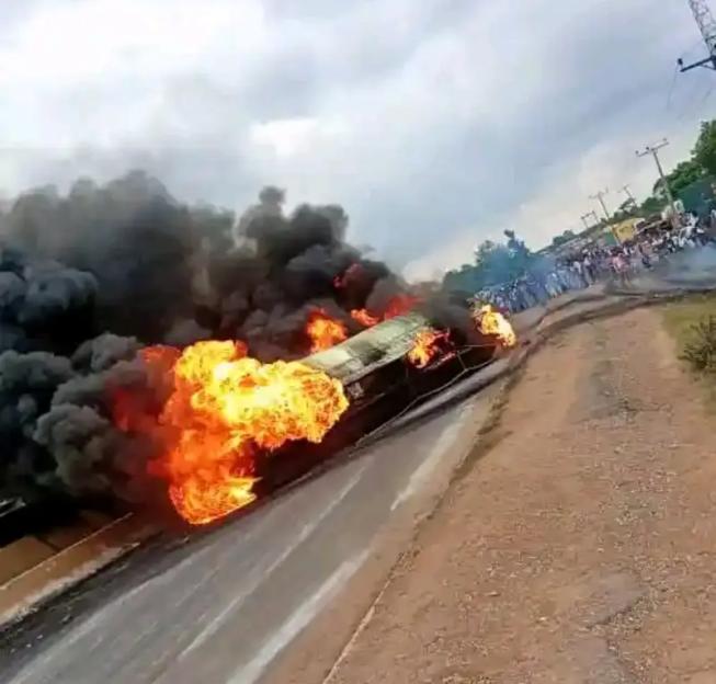 Scooping fuel from fallen tanker suicidal – Nigerian Govt warns