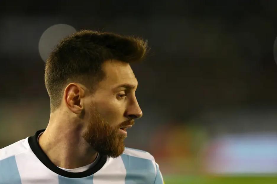 Ex-Argentina manager José Pekerman names player to succeed Messi