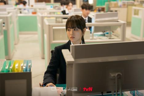 Park Bo Young Breaks Down The Subtle Differences Between Her Twin Roles In “Our Unwritten Seoul”; 3