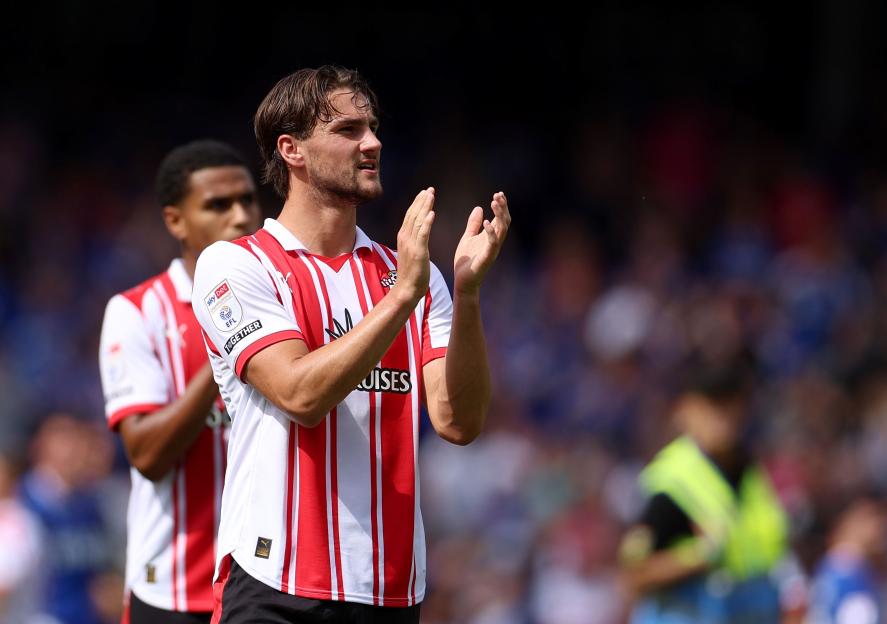 Taylor Harwood-Bellis of Southampton applauding.
