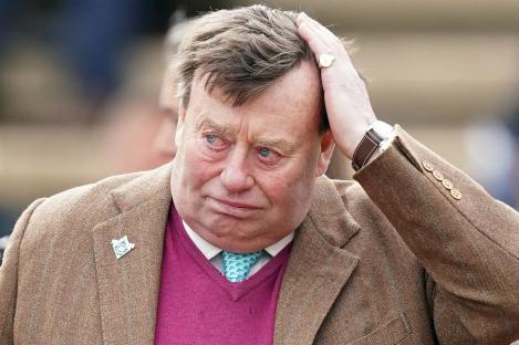 Nicky Henderson pulls Constitution Hill from £650,000 race after trainer admitted ‘something has gone wrong’
