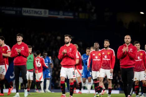 LONDON, ENGLAND - MAY 16: Bruno Fernandes of Manchester United & team-mates applaud the fans at the end of the Premier League match between Chelsea FC and Manchester United FC at Stamford Bridge on May 16, 2025 in London, United Kingdom. (Photo by Ash Donelon/Manchester United via Getty Images)