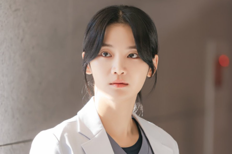 Park Ju Hyun Transforms Into A Forensic Doctor With Traumatic Past In New Drama “Hunter With A Scalpel”