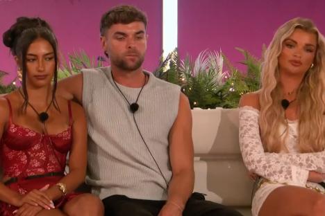 Watch the VERY awkward moment Helena completely blanks Harry and Shakira in dramatic recoupling – did you spot it?