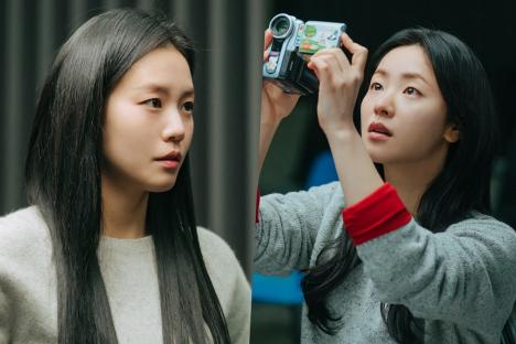 Lee Seol Guides Rookie Actress Jeon Yeo Been As They Rehearse Together In “Our Movie”