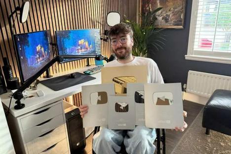 Brit ‘making £10,000 a MONTH’ from helping Fortnite players online and says he even quit sixth form ‘after a day’