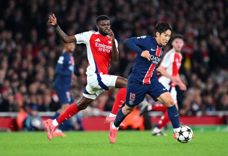 Lee Kang-in of Paris Saint-Germain dribbling the ball during a soccer match.