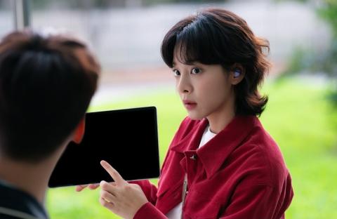 Seol In Ah Is The Brains And The Brawn Behind Jung Kyung Ho&#8217;s Business In &#8220;Oh My Ghost Clients&#8221; 4