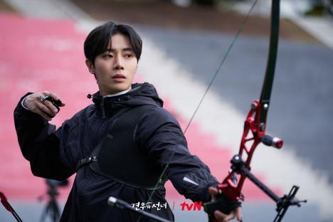 Cho Yi Hyun And Cha Kang Yoon Strive To Save Choo Young Woo From Predestined Death In New Drama “Head Over Heels” 4