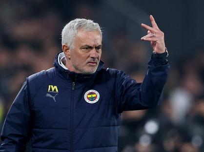 Jose Mourinho reacting during a soccer match.