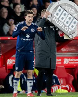 NOTTINGHAM, ENGLAND - APRIL 01: Mason Mount of Manchester United in action during the Premier League match between Nottingham Forest FC and Manchester United FC at City Ground on April 01, 2025 in Nottingham, England. (Photo by Ash Donelon/Manchester United via Getty Images)