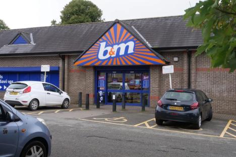 Shoppers running to B&M for £3.99 dupe that smells just like popular £155 designer perfume