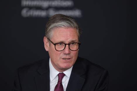 Illegal immigration must be treated like terrorism – UK is a soft touch & our wages are shrinking, Keir slams
