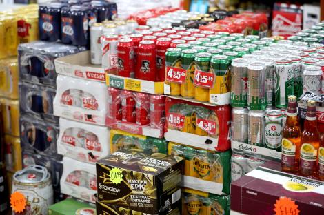 7,700 corner shops & off licences will CLOSE with 70k jobs axed thanks to Keir Starmer’s smoking crackdown, report warns