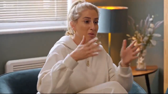 Stacey Solomon in a therapy session.