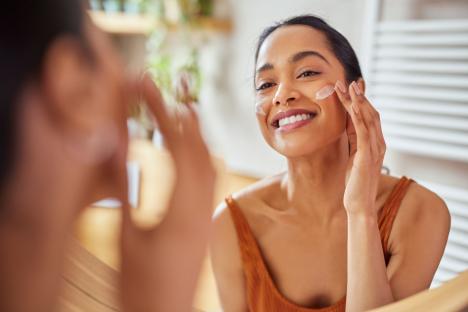 Skincare pro to the stars reveals her go-to ‘Botox in a bottle’ costing just £1.73 a day & it’s pregnancy safe too