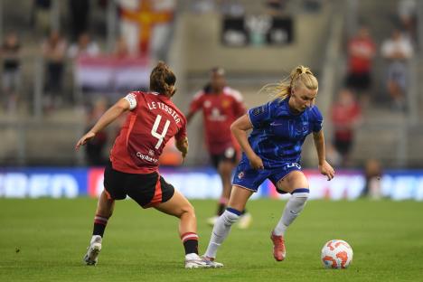 Aggie Beever-Jones of Chelsea FC dribbling the ball during a Barclays Women's Super League match.