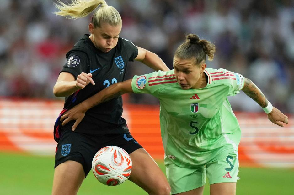 ‘Worst outcome for any football match’ – Fans baffled at bizarre kit quirk during Lionesses semi-final with Italy