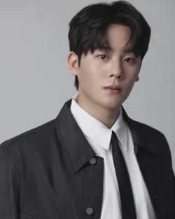 Lee Jung Ha Poses In Charming New Profile Photos 7