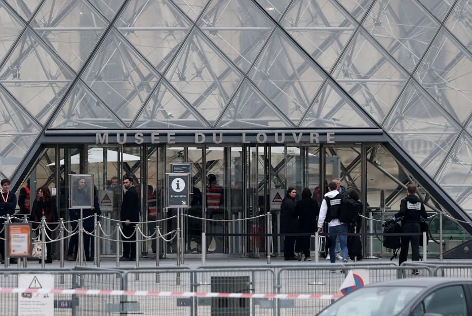 Reports of a robbery at the Louvre museum, in Paris