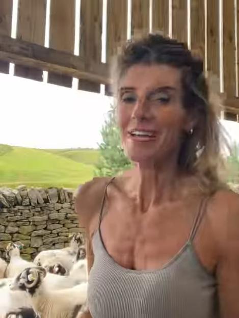 Amanda Owen with sheep.