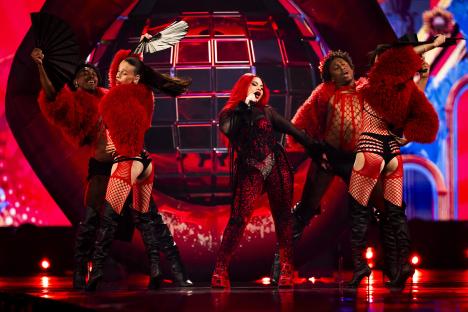 Miriana Conte performing