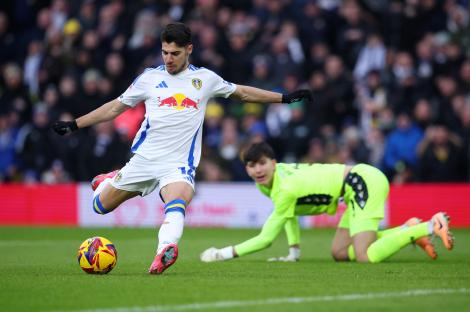 Manor Solomon of Leeds United scoring a goal.