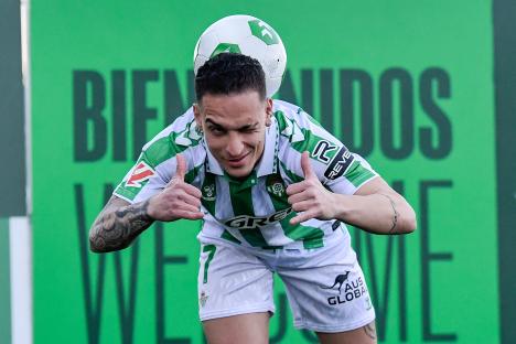 Antony Santos, new Real Betis player, balancing a soccer ball on his head.