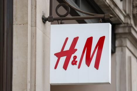 Fashion fans rush to buy ‘best T-shirt dress’ from H&M that’s ‘basic but not’, costs £11 & ‘actually looks flattering’ 