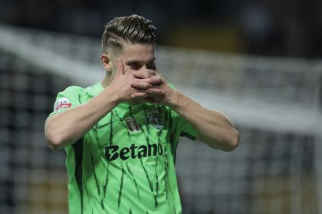 Sporting CP's Gyokeres celebrates a goal.