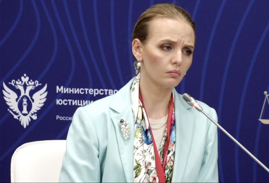 Maria Vorontsova at a genetics and law debate.