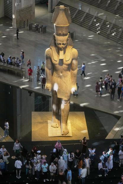 Tourists viewing the statue of Pharaoh Ramses II