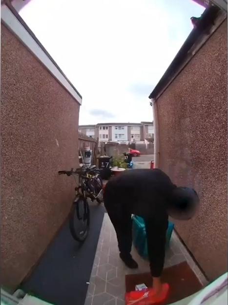 Deliveroo driver faking food delivery.