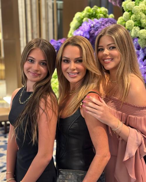 Amanda Holden posing with her two daughters.