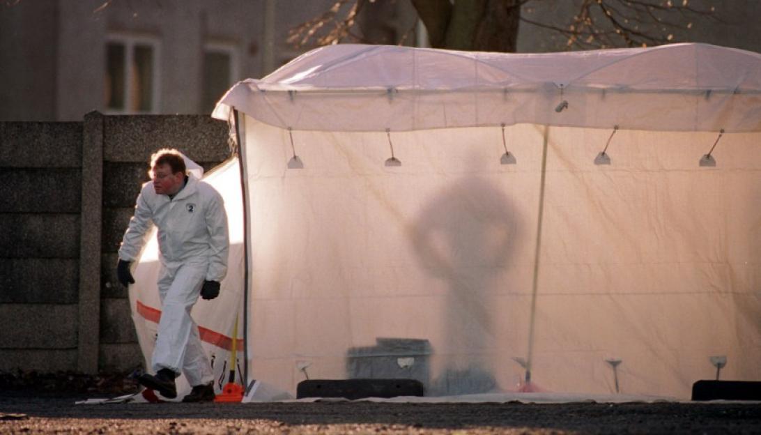 A police investigator exits a tent erected around a lock-up in the Bellfield area of Kilmarnock Friday 17th December 1999 close to a house which police were searching as one aspect of their enquiries into the murder of Kilmarnock teenager Barry Wallace. Police today confirmed that the severed head found on a beach and limbs found in Loch Lomond belonged to the teenager who went missing on December 5th 1999. Picture by Ben Curtis/PA.