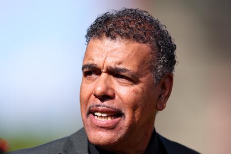 Headshot of Chris Kamara.