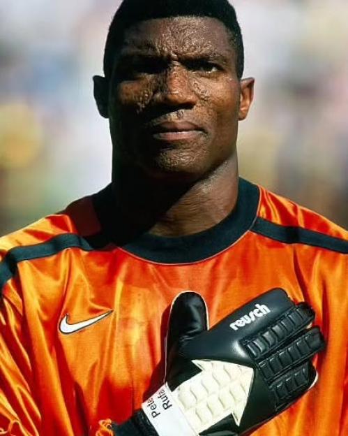 Football Legends, Fans & Friends Honour Peter Rufai Following His Passing