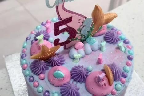 I DIY-ed a ‘professional’ level kids’ birthday cake for less than £25 using Amazon & eBay buys – I didn’t bake a thing