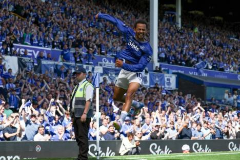 Everton 2 Southampton 0: Toffees win last ever game at Goodison Park as they say goodbye to 133-year-old home in style