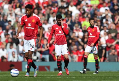 Soccer Football - Premier League - Manchester United v Wolverhampton Wanderers - Old Trafford, Manchester, Britain - April 20, 2025 Manchester United's Bruno Fernandes looks dejected after Wolverhampton Wanderers' Pablo Sarabia scores their first goal REUTERS/Scott Heppell EDITORIAL USE ONLY. NO USE WITH UNAUTHORIZED AUDIO, VIDEO, DATA, FIXTURE LISTS, CLUB/LEAGUE LOGOS OR 'LIVE' SERVICES. ONLINE IN-MATCH USE LIMITED TO 120 IMAGES, NO VIDEO EMULATION. NO USE IN BETTING, GAMES OR SINGLE CLUB/LEAGUE/PLAYER PUBLICATIONS. PLEASE CONTACT YOUR ACCOUNT REPRESENTATIVE FOR FURTHER DETAILS..